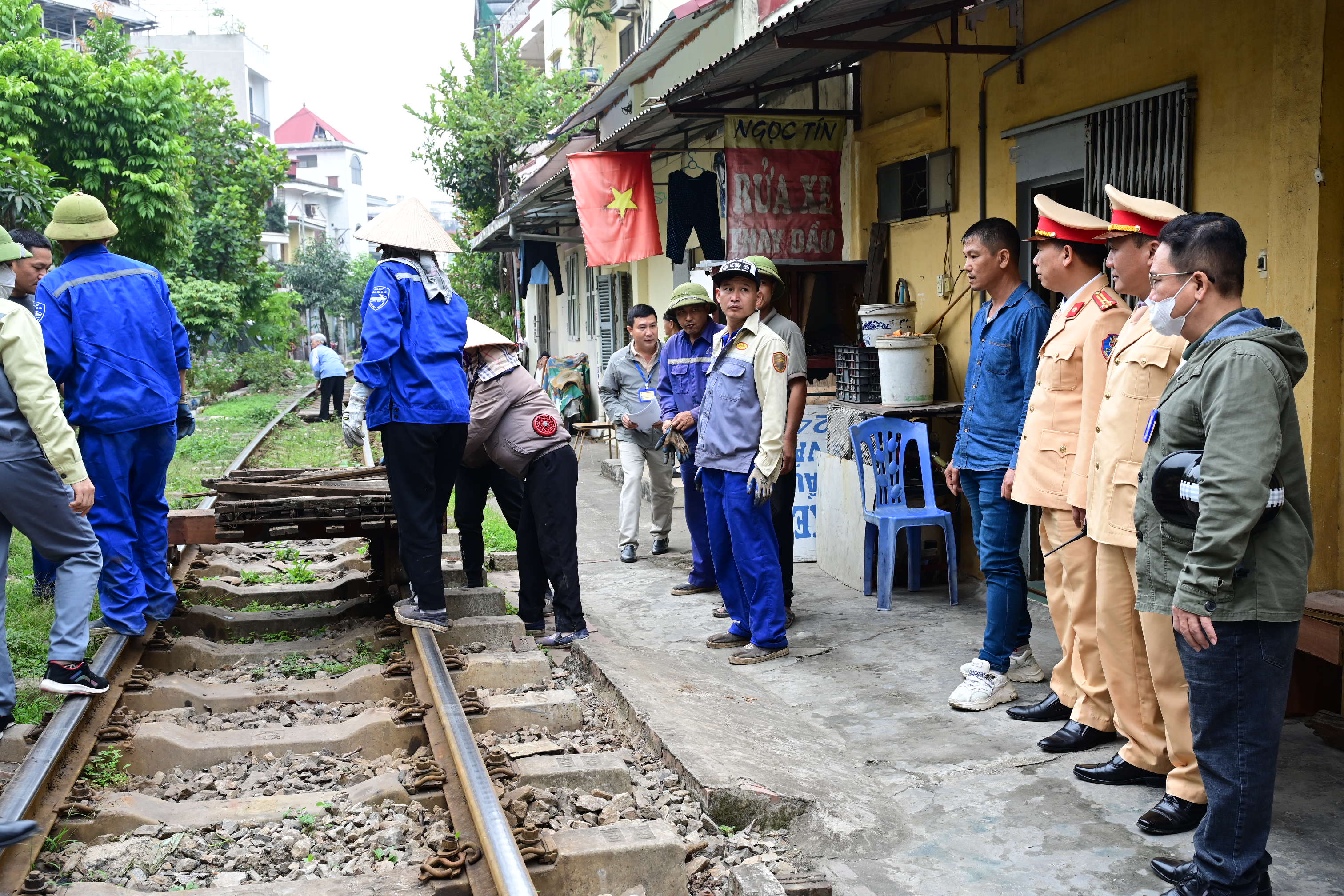 Ra quân đảm bảo an toàn giao thông hành lang giao thông đường sắt
